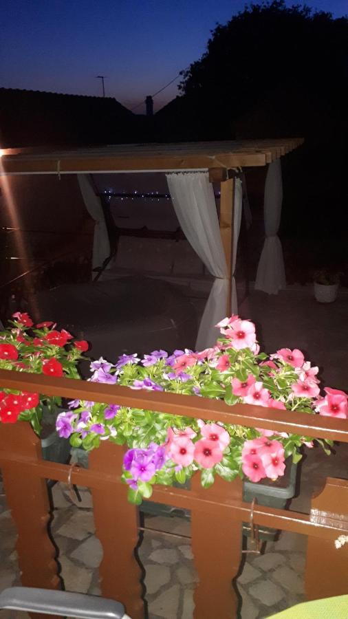 Luminaria Solis Vacation Home Rogoznica  Bagian luar foto