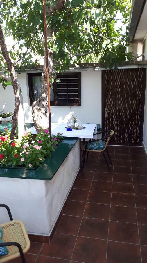 Luminaria Solis Vacation Home Rogoznica  Bagian luar foto
