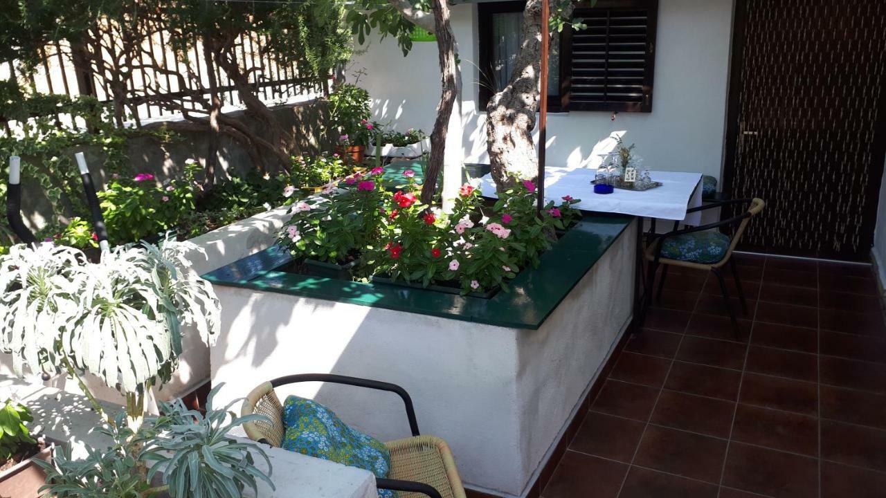 Luminaria Solis Vacation Home Rogoznica  Bagian luar foto
