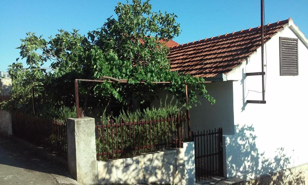 Luminaria Solis Vacation Home Rogoznica  Bagian luar foto