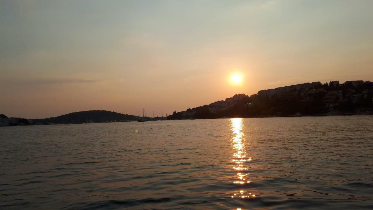 Luminaria Solis Vacation Home Rogoznica  Bagian luar foto